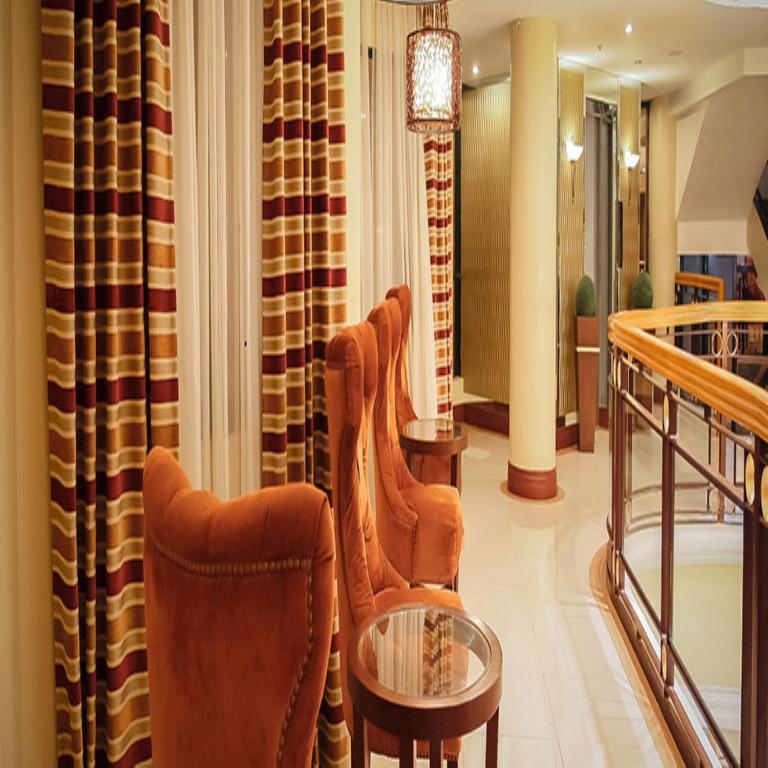 Posezení v ubytování Royal Garden Hotel