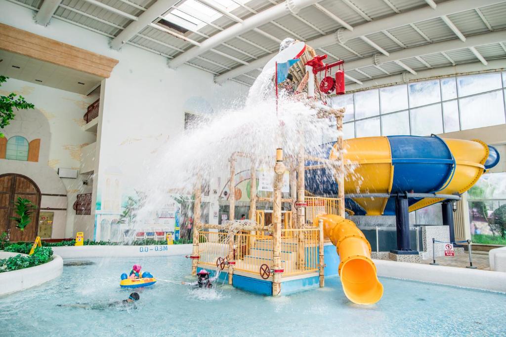 Bazén v ubytování Jungheung Gold Spa & Resort nebo v jeho okolí