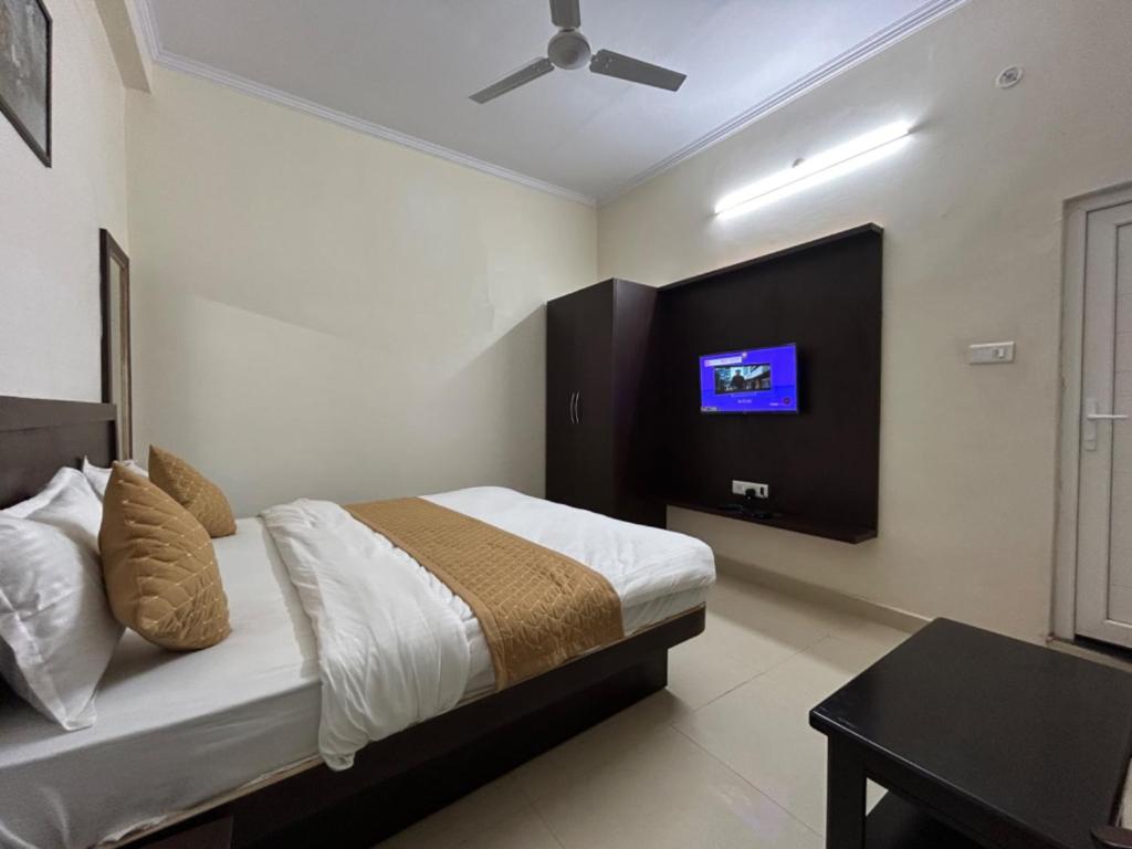 Nath Palace - Standard Double Room