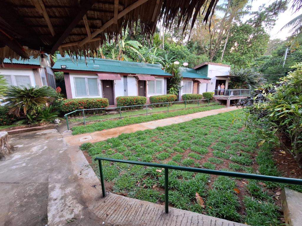 Agta Beach Resort - Double Room With Garden View