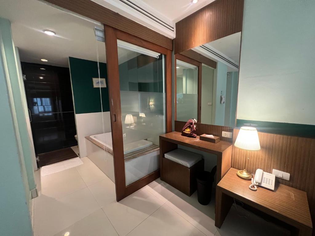 Postel nebo postele na pokoji v ubytování Siam Triangle Hotel Chiang Sean