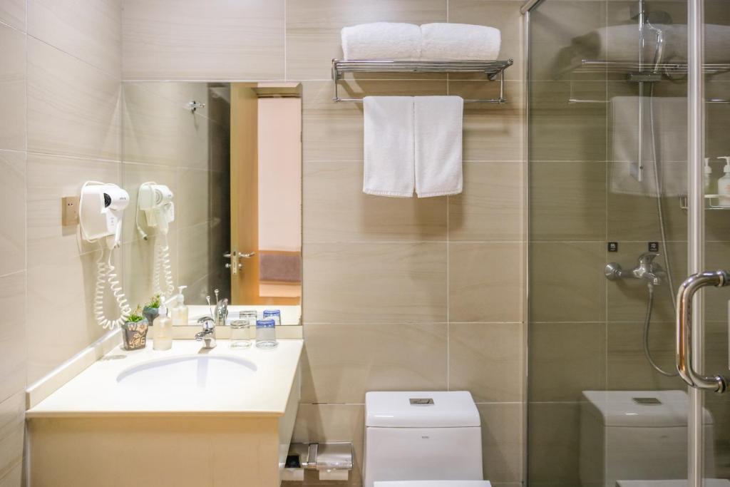Shanghai JOYFUL YARD Hotel-Free shuttle bus from Pudong Airport and Disneylan - Standard Zimmer Mit Queensize-Bett