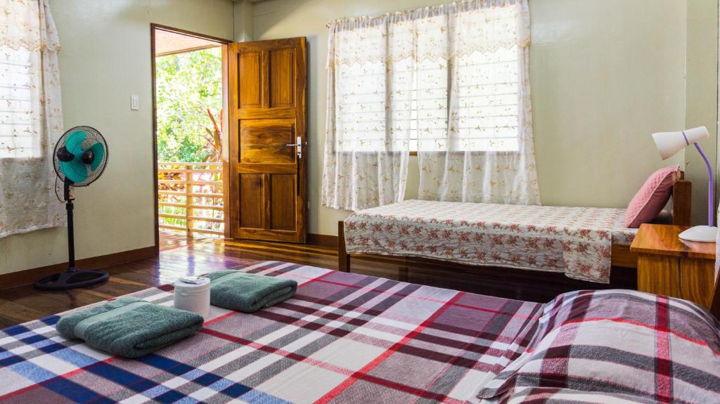 Postel nebo postele na pokoji v ubytování High Chaparral Cottages