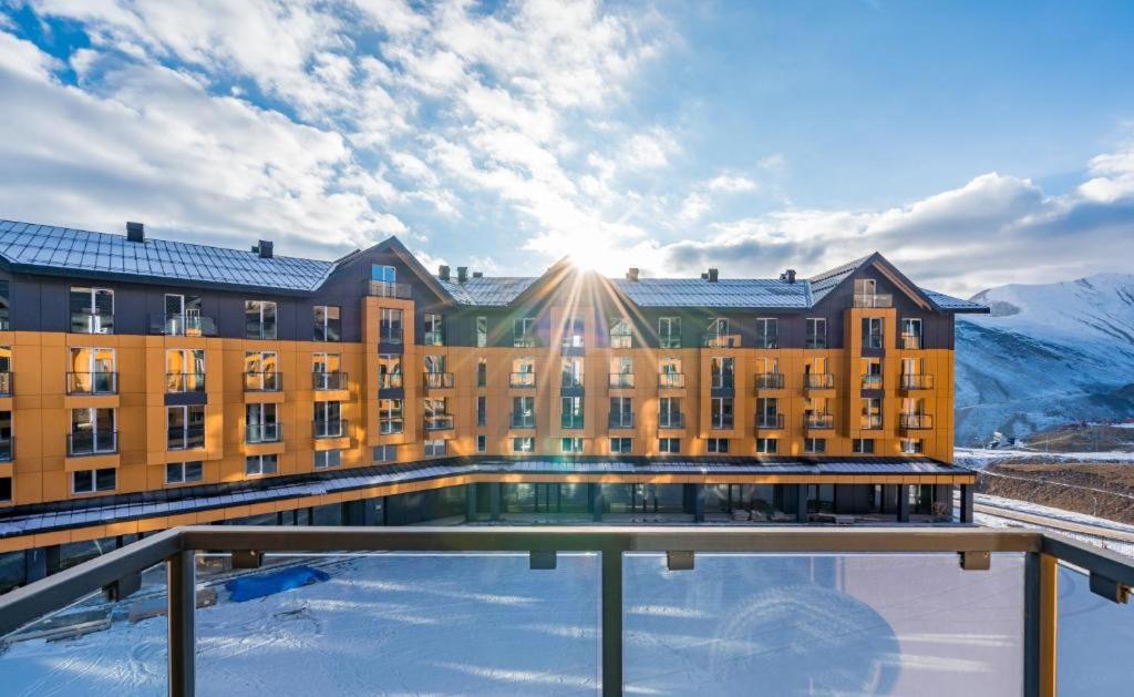 En generel udsigt til bjerge eller udsigt til bjerge taget fra lejligheden