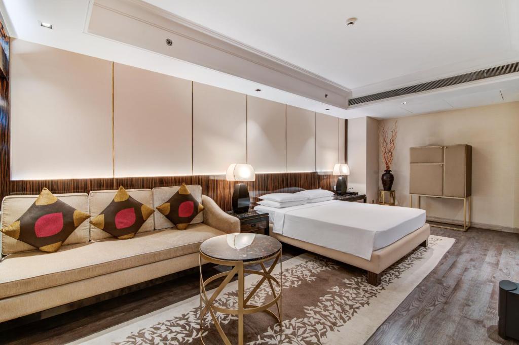 Postel nebo postele na pokoji v ubytování Hyatt Ahmedabad