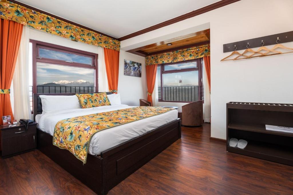 Postel nebo postele na pokoji v ubytování Summit Sherpa Mountain Hotel & Spa
