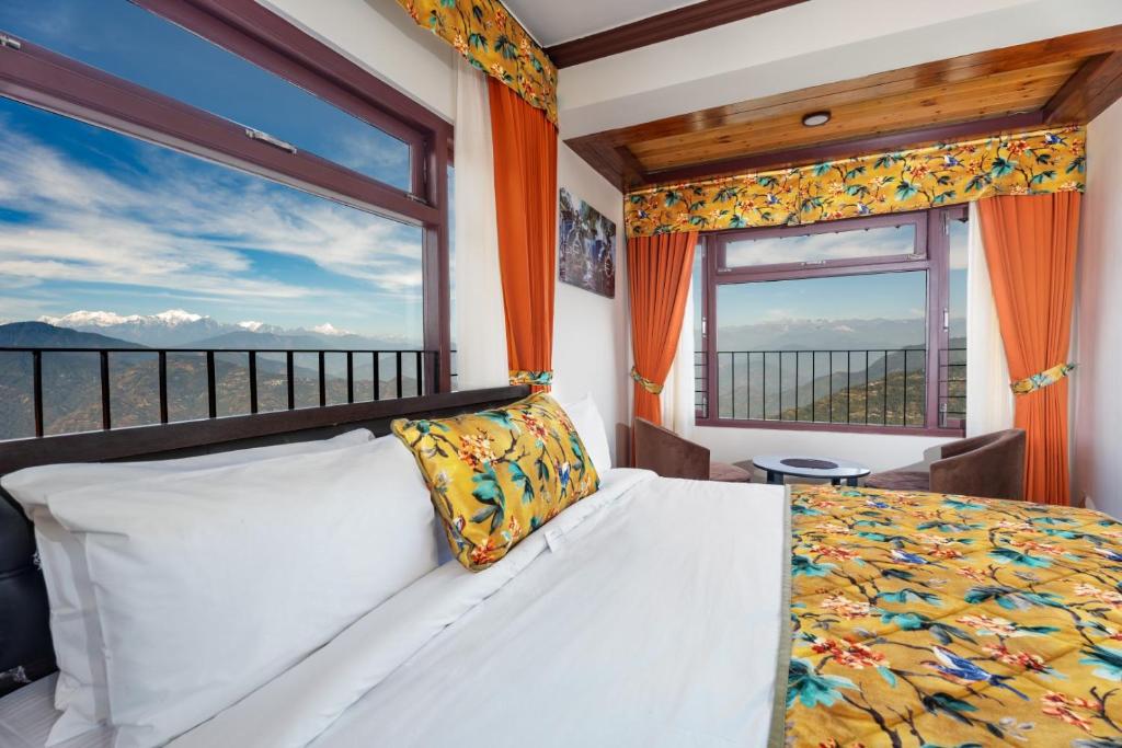 Postel nebo postele na pokoji v ubytování Summit Sherpa Mountain Hotel & Spa