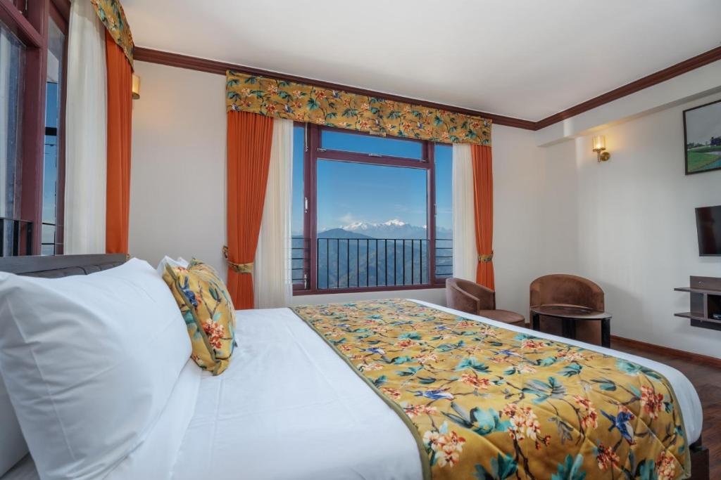 Postel nebo postele na pokoji v ubytování Summit Sherpa Mountain Hotel & Spa