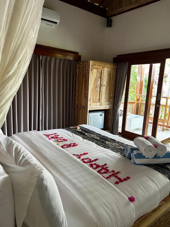 Postel nebo postele na pokoji v ubytování Unzipp Bungalows Gili Air