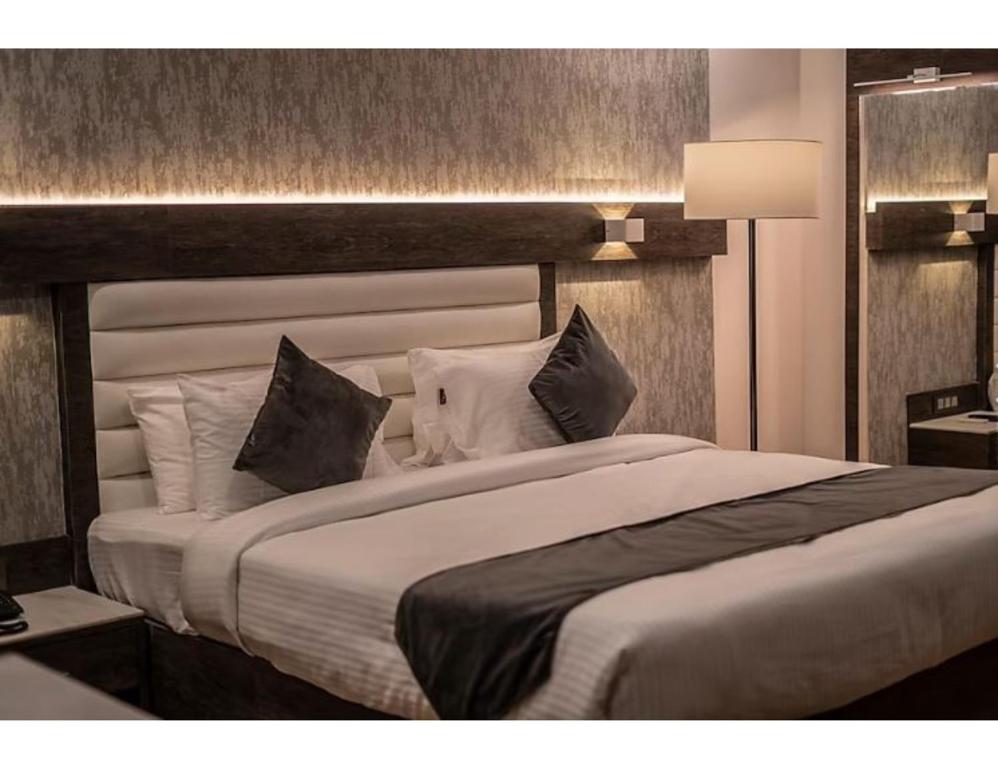 Легло или легла в стая в Hotel Silk Inn, Gosaba, West Bengal