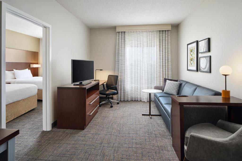 Residence Inn by Marriott Fort Myers at I-75 and Gulf Coast Town Center - 一居室女王套房配沙发床