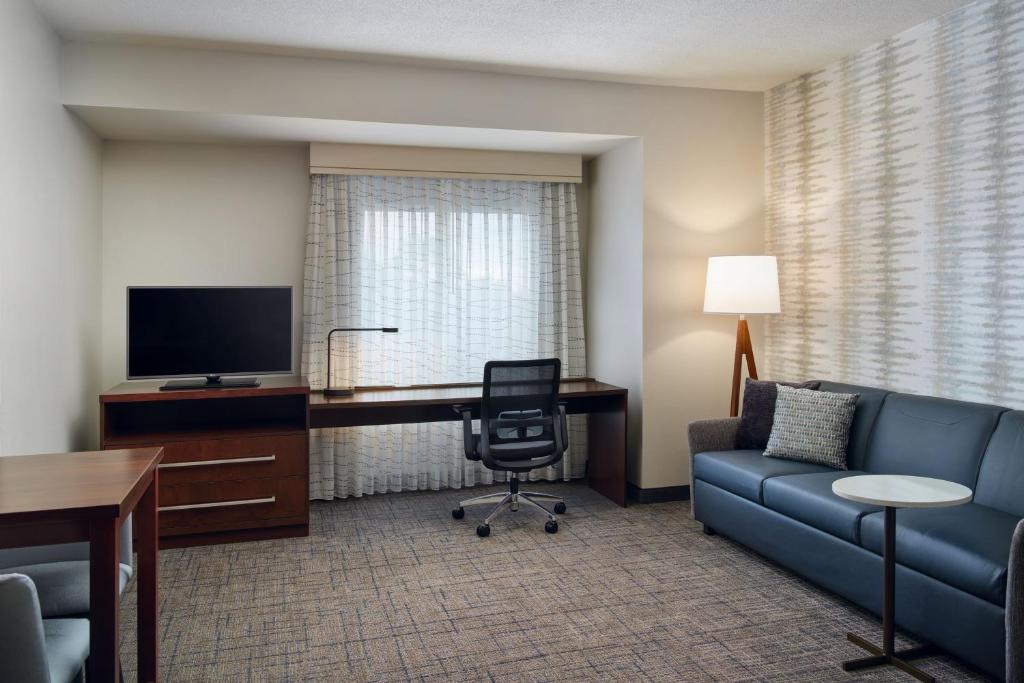 Residence Inn by Marriott Fort Myers at I-75 and Gulf Coast Town Center - 一居室国王套房配沙发床