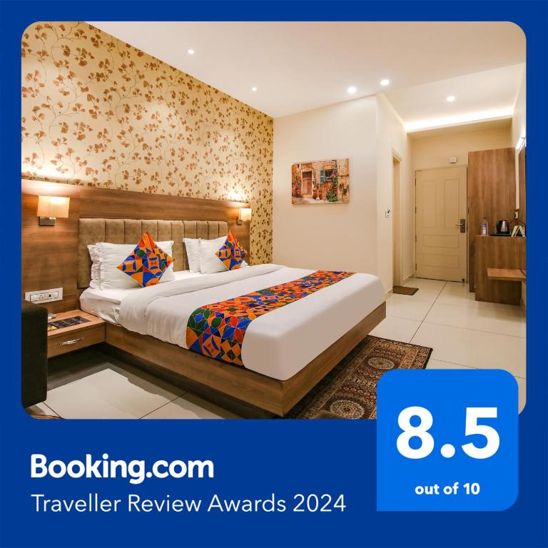 a hotel room with a bed in a room at Hotel Florida -Manali Highway & 9 mins drive from Chandigarh University in Kharar
