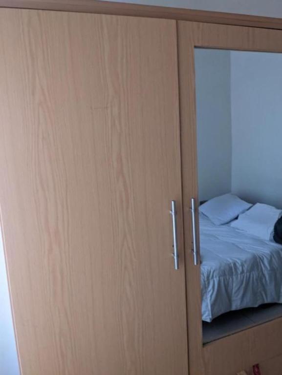 Un pat sau paturi într-o cameră la Ignite guest house