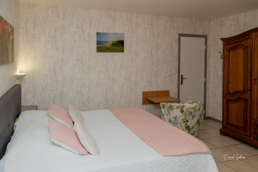 Postel nebo postele na pokoji v ubytování Chambres d'Ault