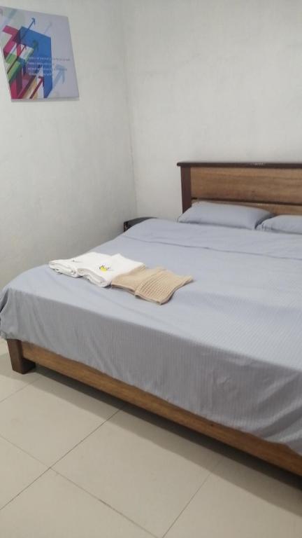 Una cama o camas en una habitación de Panda Guest House