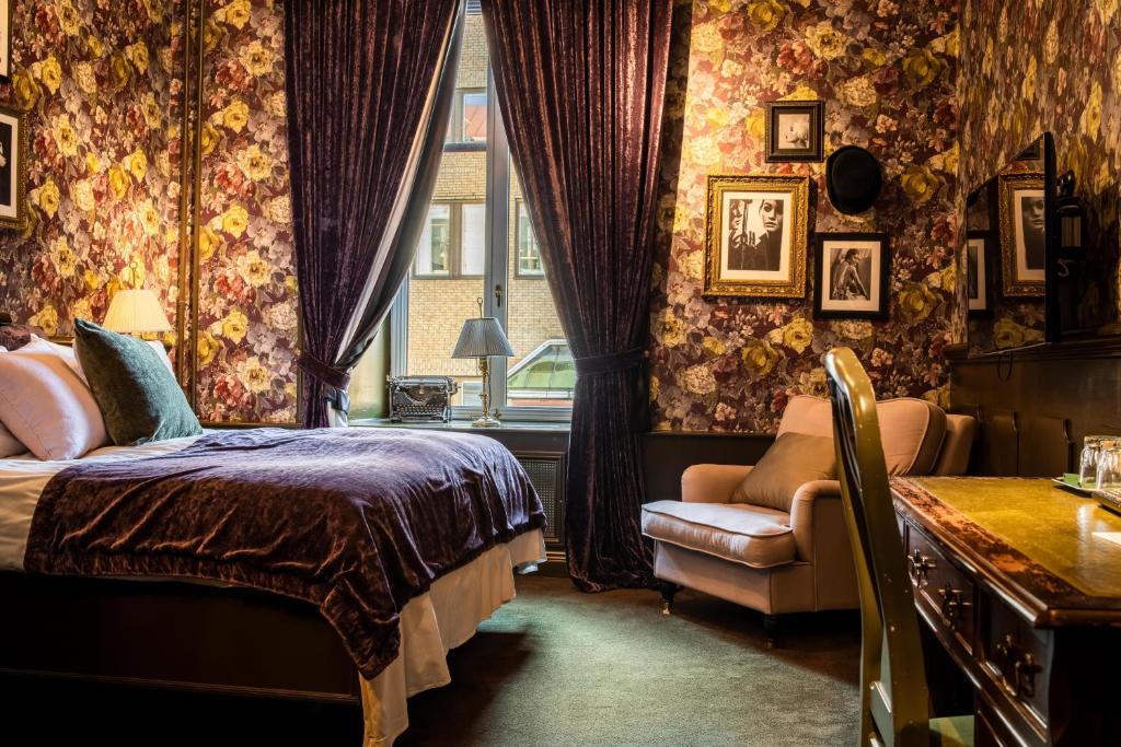Postel nebo postele na pokoji v ubytování Hotel Pigalle