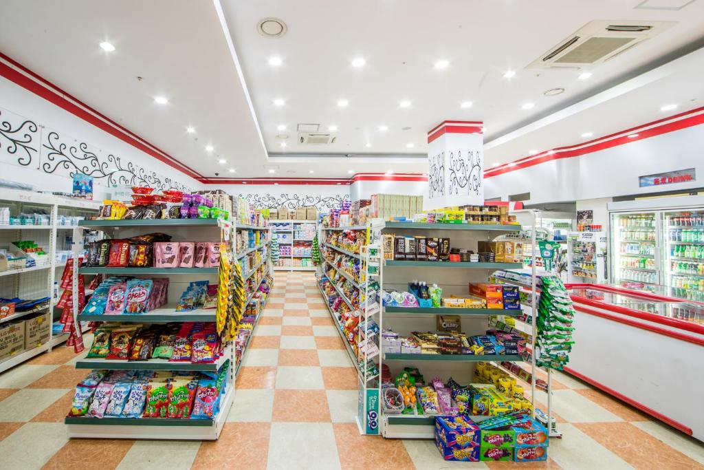 Supermarket nebo jiné obchody v  rezortu nebo okolí
