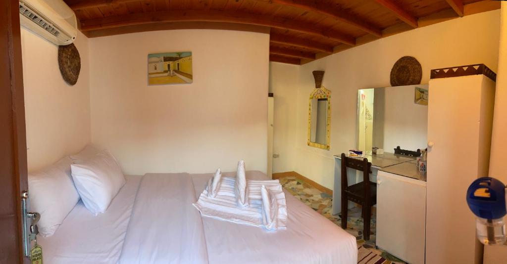 Postel nebo postele na pokoji v ubytování Nubian palace - by kerma hospitality