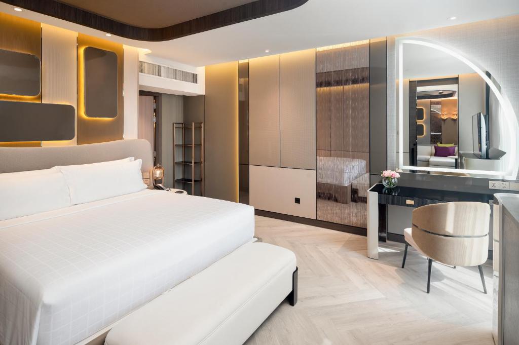 Postel nebo postele na pokoji v ubytování Pathumwan Princess Hotel - SHA Extra Plus Certified