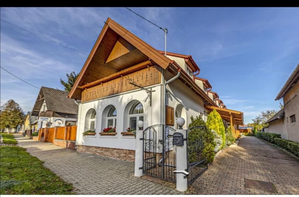 Budova, kde se bed and breakfast nachází