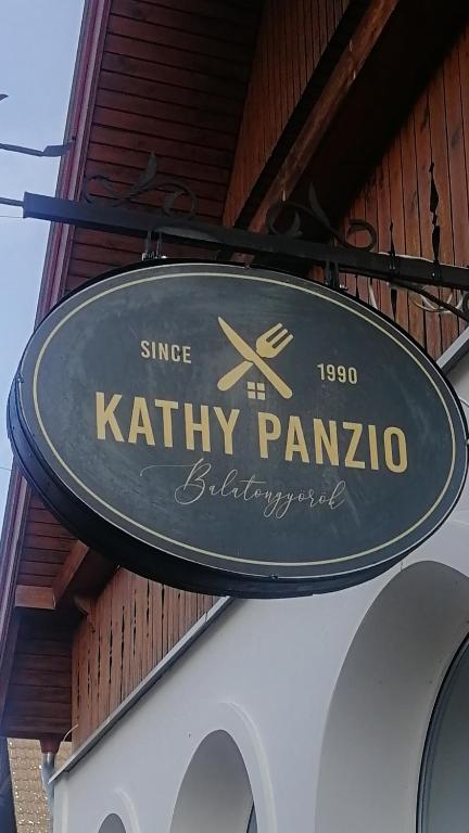 Certifikát, hodnocení, plakát nebo jiný dokument vystavený v ubytování Kathy Panzió