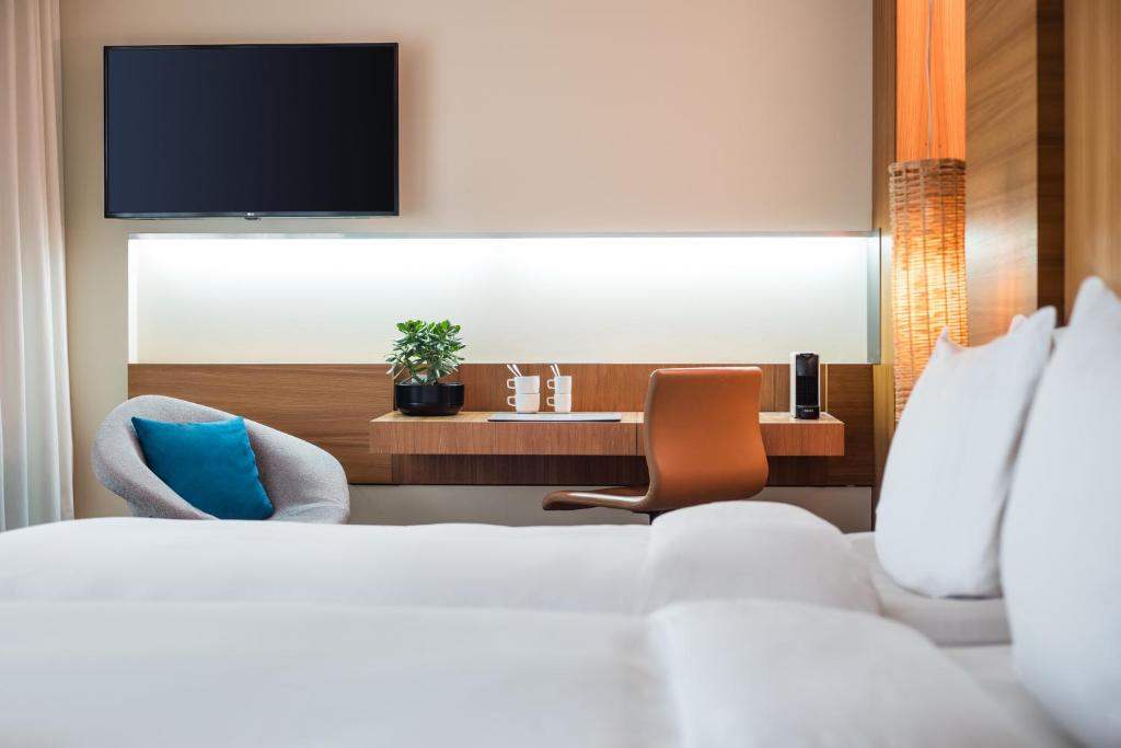 Lindner Hotel Berlin Ku'damm, part of JdV by Hyatt - Deluxe King Room With Kudamm View