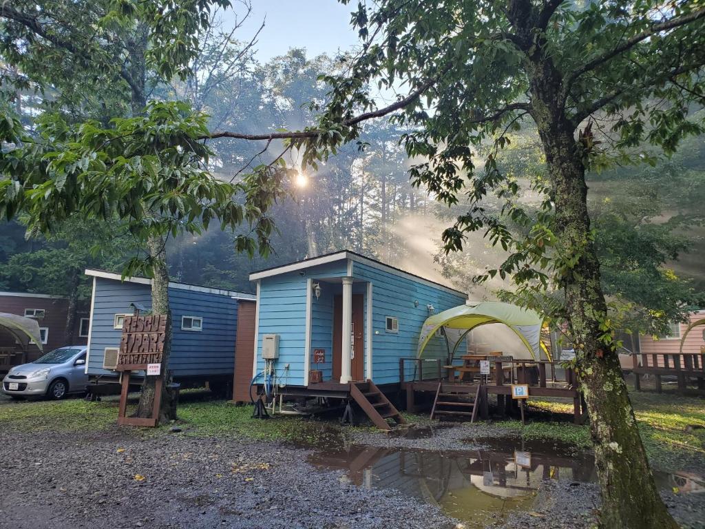 a blue house with a tent and a car at Work Shop Camp Resort Forest and Lake Paradise - Vacation STAY 85271v in Fujikawaguchiko