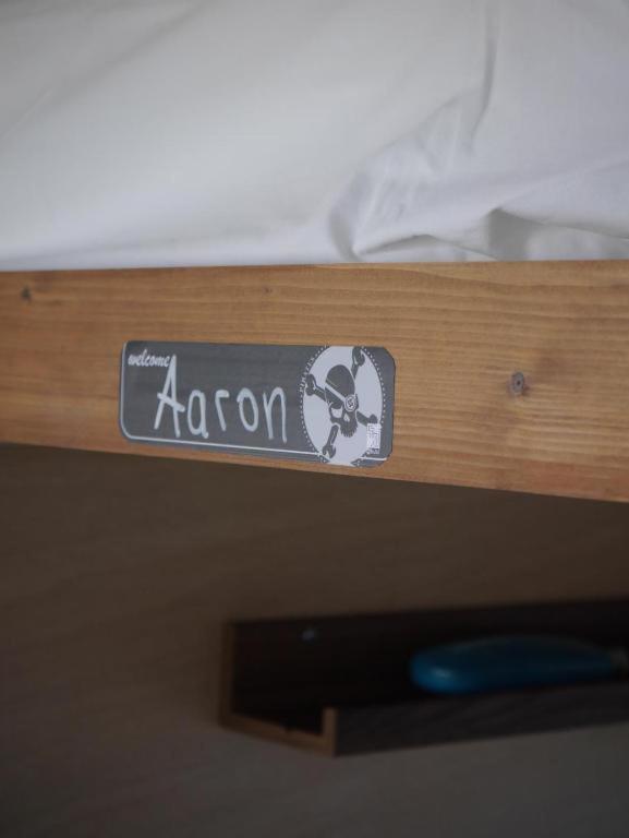 a sign on the bottom of a bed at Hostel & Surfcamp 55 in Ericeira