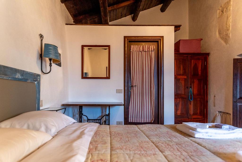 Postel nebo postele na pokoji v ubytování La Taberna di Rocca Calascio