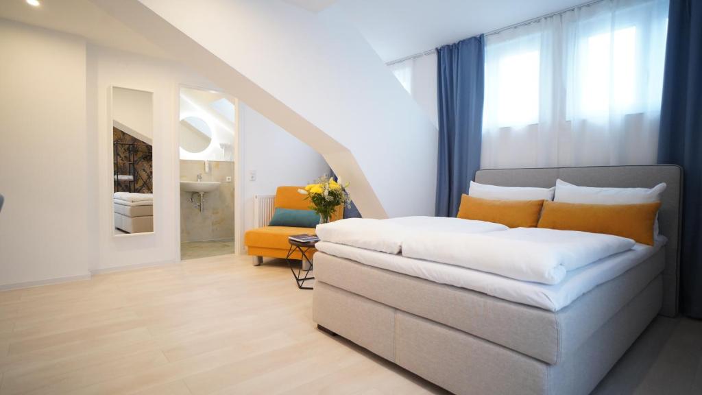 Postel nebo postele na pokoji v ubytování Hotel Böke Lörrach