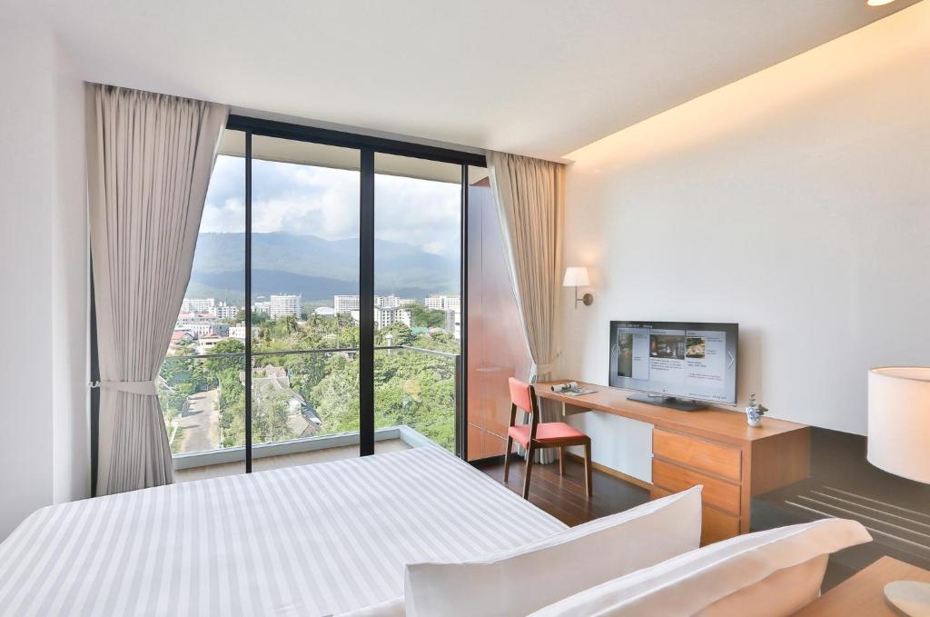 
Deluxe Mountain View with Bathtub
