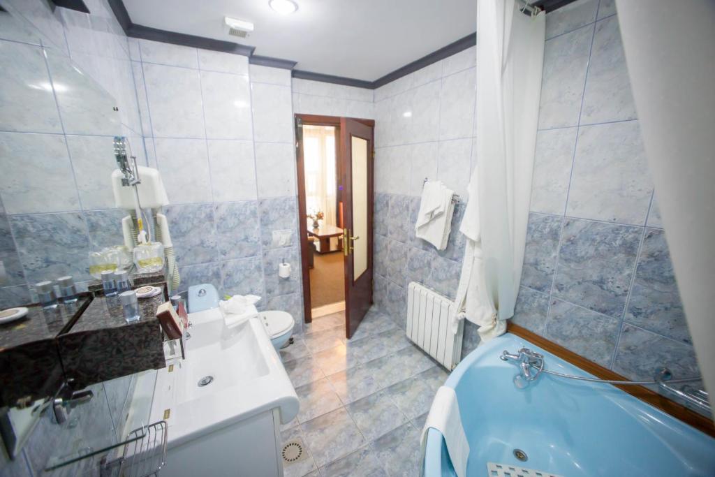 Koupelna v ubytování Bucharest Comfort Suites Hotel
