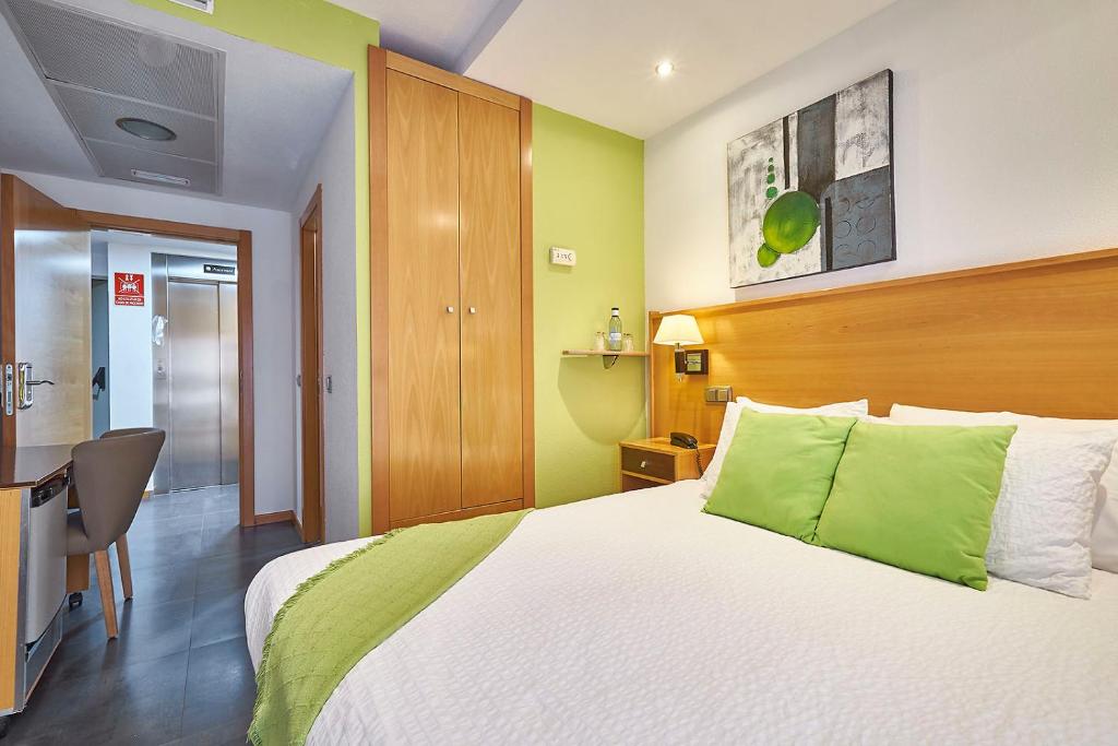 Postel nebo postele na pokoji v ubytování Hotel Real de Illescas