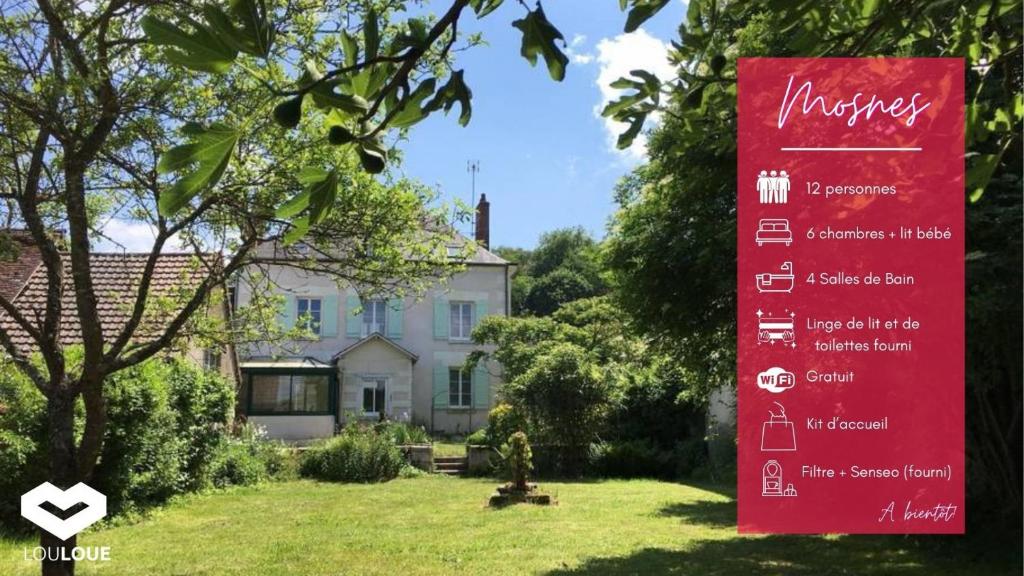 een bord in een tuin voor een huis bij Grande maison #6 chambres #Proche Amboise/Tours in Mosnes