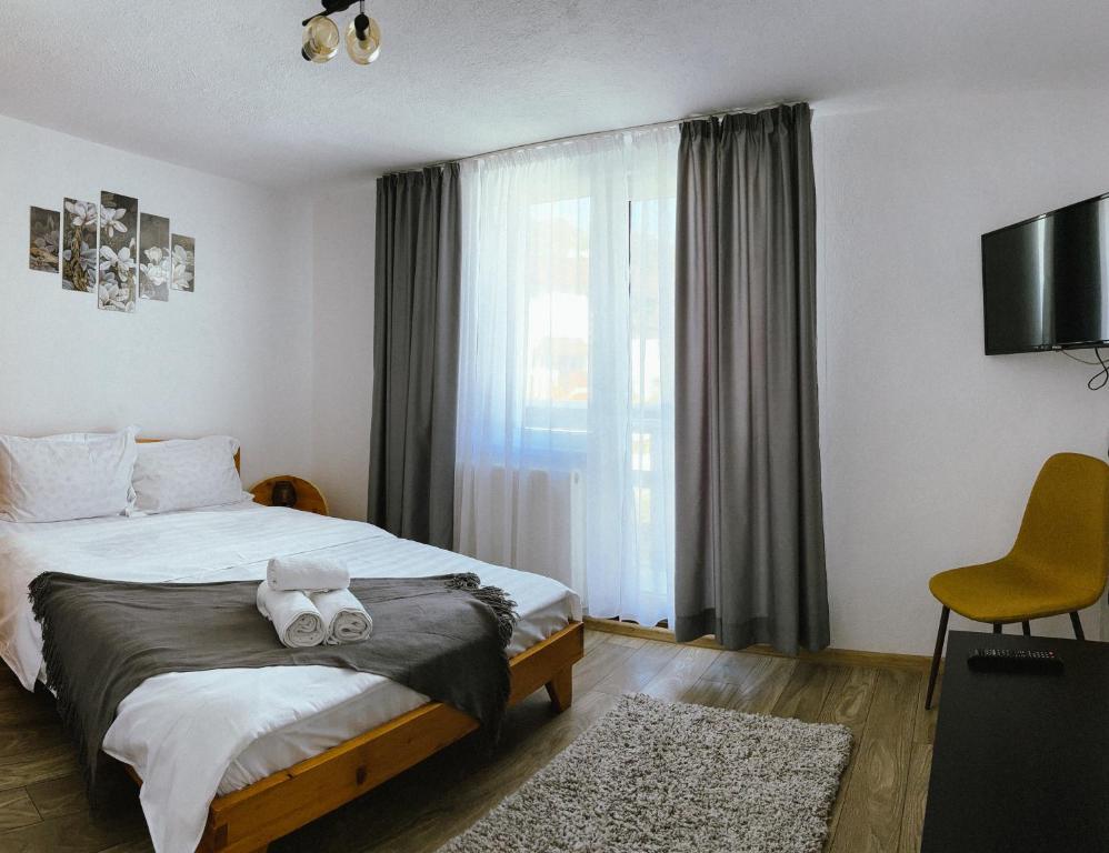 Ένα ή περισσότερα κρεβάτια σε δωμάτιο στο Casa TOR - Moieciu de Jos