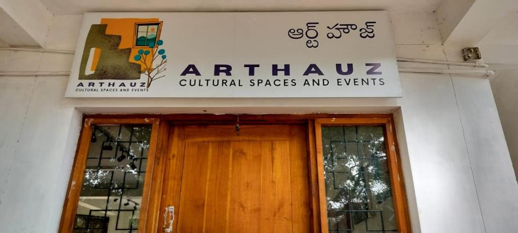 ein Schild über der Tür eines Kultur- und Veranstaltungsraums in der Unterkunft ARTHAUZ Events in Visakhapatnam