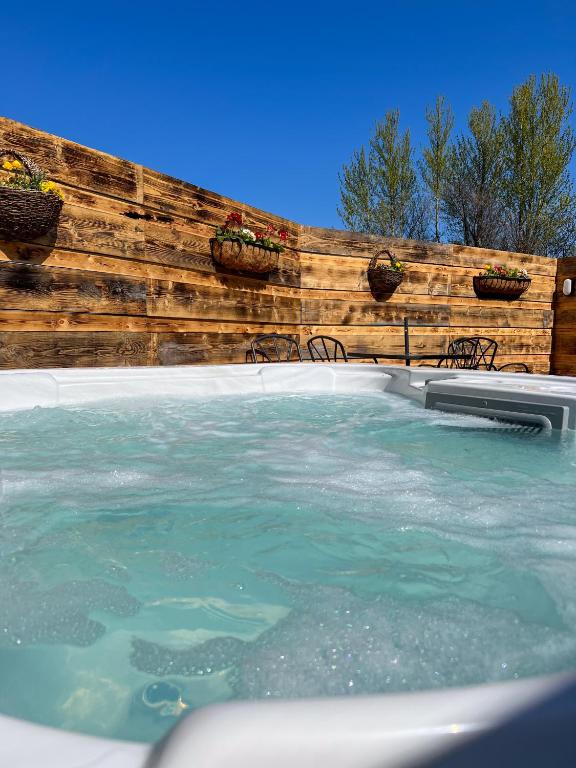 Applegrove Country Park, Scarborough with Private Hot Tubs, Burniston