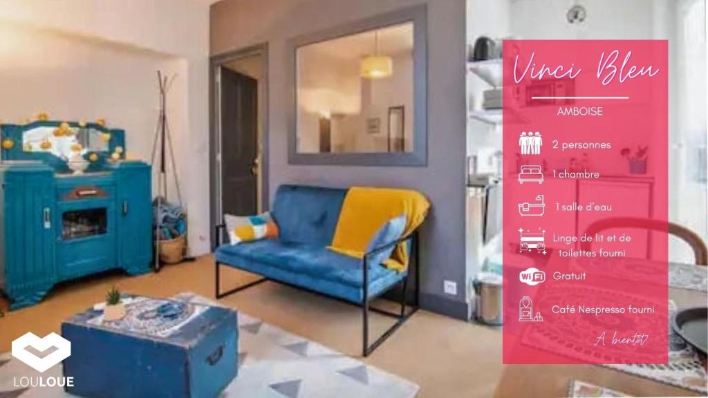 un salon avec un canapé bleu et un fauteuil jaune dans l'établissement «AU VINCI BLEU» Cosy - Centre-ville Amboise, à Amboise