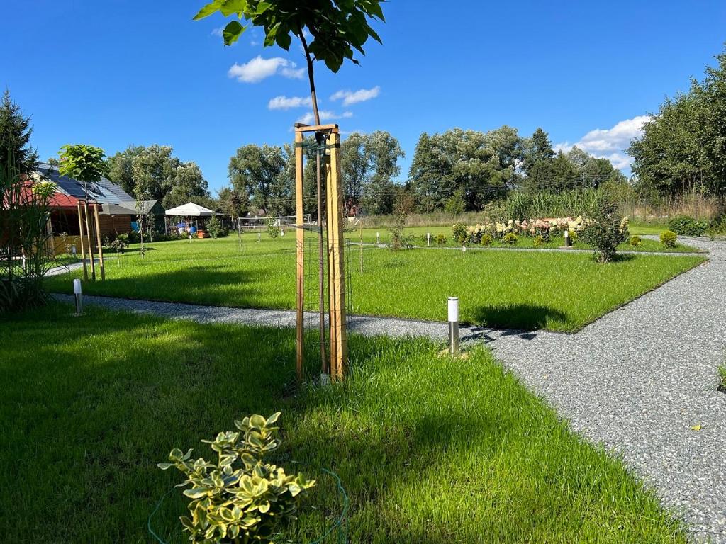 Vonkajšia záhrada v ubytovaní Apartament Kudowa Zdrój - Słone 60m2