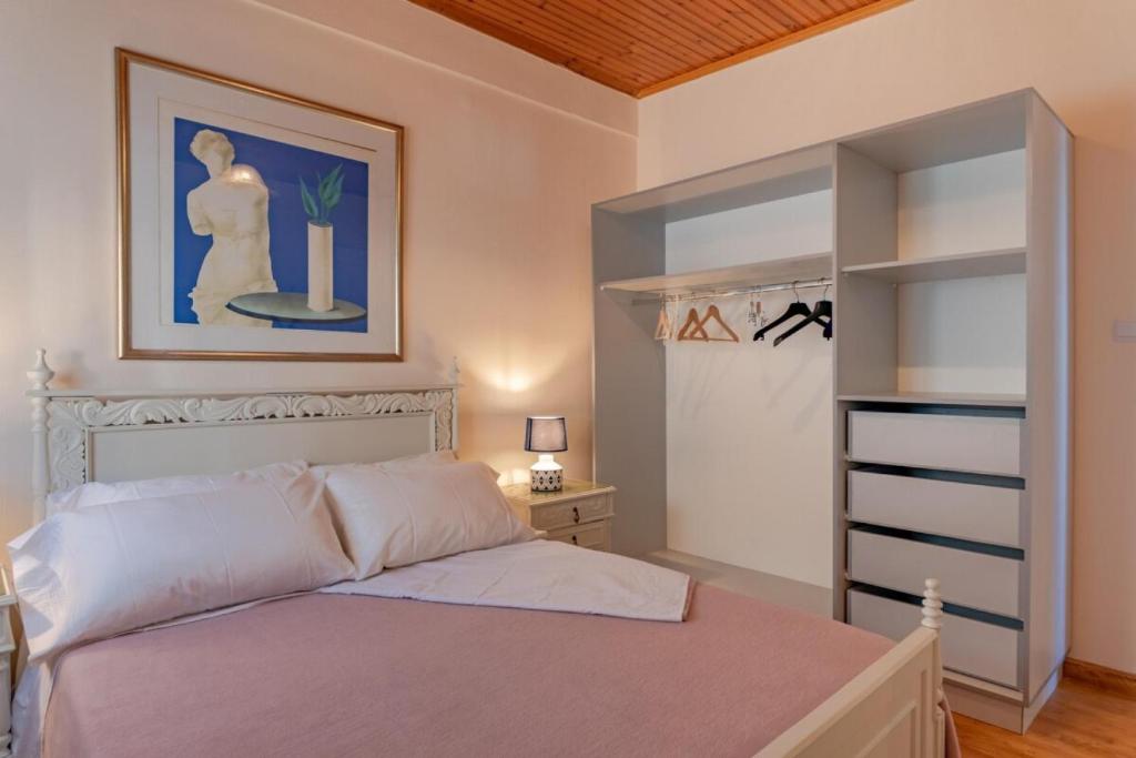 Postel nebo postele na pokoji v ubytování Art Gallery Villa Kefalonia Sea View and Breakfast