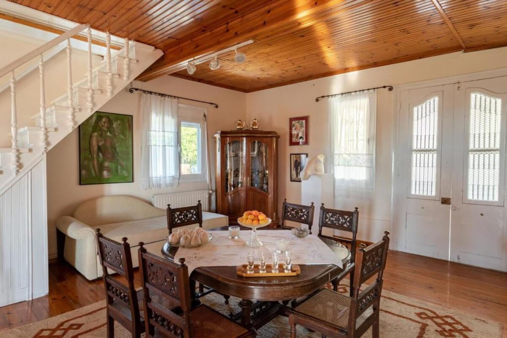 Posezení v ubytování Art Gallery Villa Kefalonia Sea View and Breakfast