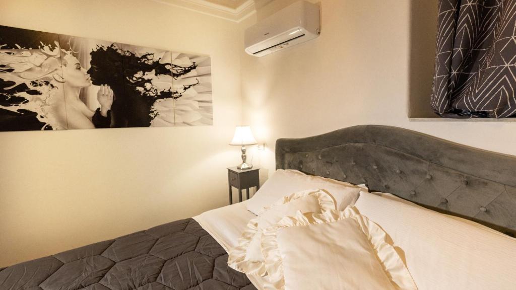 Кровать или кровати в номере Duomo Luxury Suite Catania
