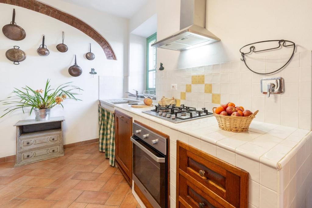 Kuchyňa alebo kuchynka v ubytovaní Agriturismo La Valle A Polvereto