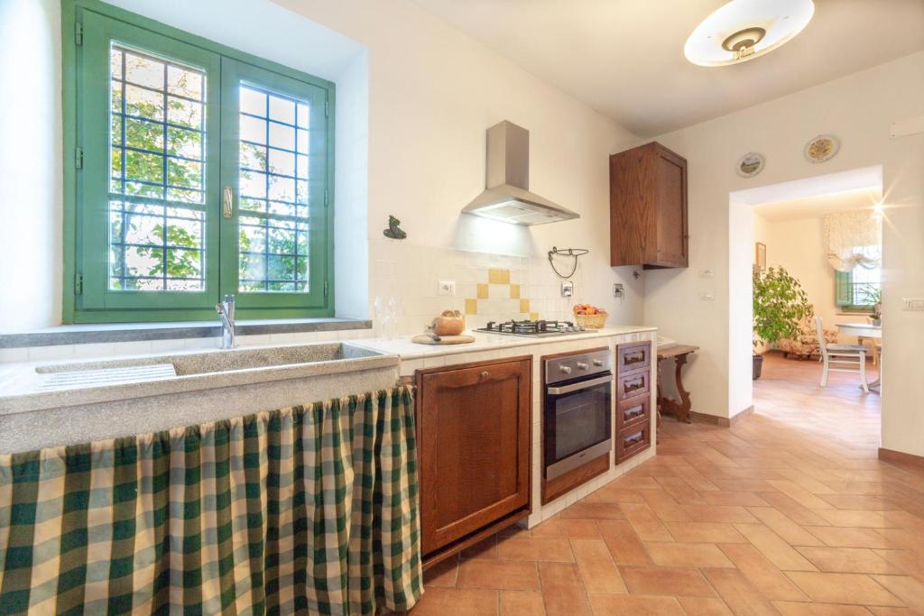 Kuchyňa alebo kuchynka v ubytovaní Agriturismo La Valle A Polvereto