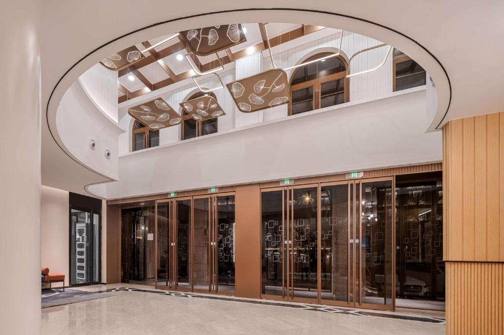 لابی و فضای عمومی Hilton Garden Inn Beijing Temple Of Heaven East Gate Station - تصویر ۵