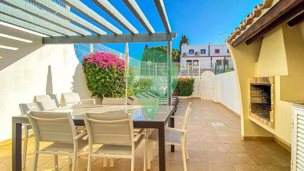 a dining room with a glass table and white chairs at Vila Shradhala V4 Vilamoura Marina by HsRentals in Vilamoura