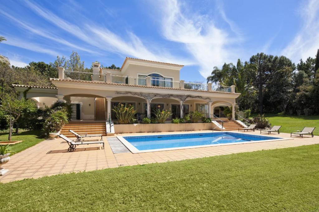 Bazen u ili blizu objekta Quinta do Lago Amazing Villa 2 With Pool by Homing