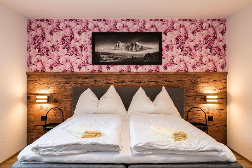 Postel nebo postele na pokoji v ubytování Melchtal Resort Apart Hotel