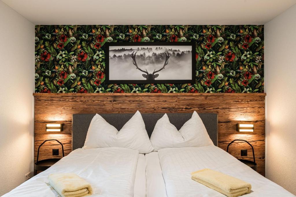 Postel nebo postele na pokoji v ubytování Melchtal Resort Apart Hotel